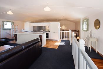 Alpha Loft - Accommodation Main Beach 1