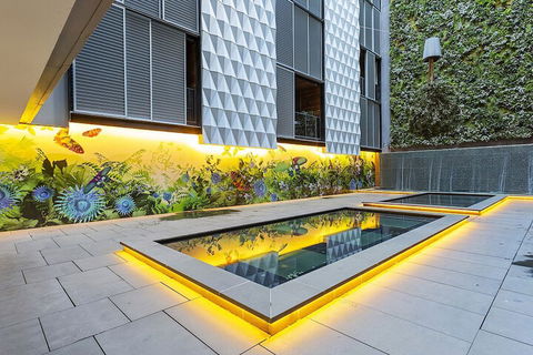 LAURENT Views Of MCG & Yarra River + Fed Square - Accommodation Main Beach 1