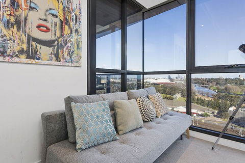 LAURENT Views Of MCG & Yarra River + Fed Square - Accommodation Main Beach 4