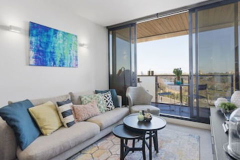 LAURENT Views Of MCG & Yarra River + Fed Square - Accommodation Main Beach 0