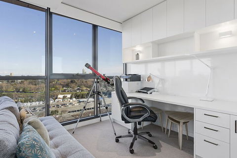 LAURENT Views Of MCG & Yarra River + Fed Square - Accommodation Main Beach 3