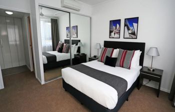Under The Townsville Sun (694I) - Accommodation Main Beach 0