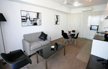 Under The Townsville Sun (694I) - Accommodation Main Beach 1