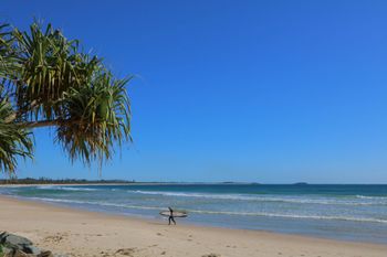 Pacific Royale Holiday Apartment 313 - Accommodation Main Beach 3