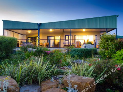 Charlie Bravo Villa Margaret River - Accommodation Main Beach 2
