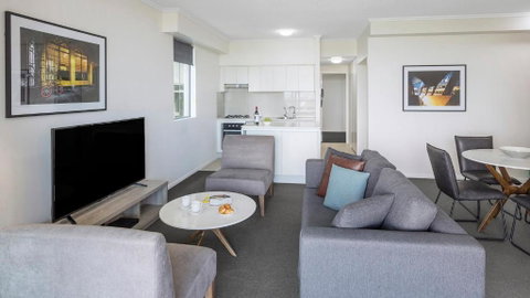 Apartments At 212 Margaret - Accommodation Main Beach 6