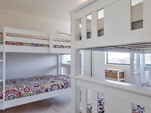 Ocean Views 4 Ocean Street Air Conditioned Luxury With Beautiful Ocean Views - Accommodation Main Beach 2