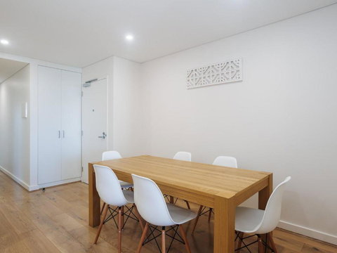Unit 301 The Shoal 6 8 Bullecourt Street Air Con Walking To Local Shops & Beach - Accommodation Main Beach 5