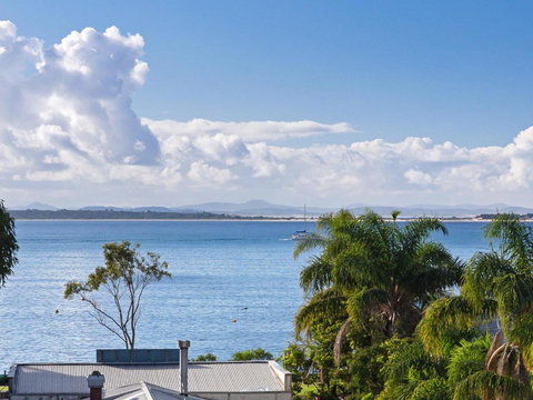 Unit 301 The Shoal 6 8 Bullecourt Street Air Con Walking To Local Shops & Beach - Accommodation Main Beach 1