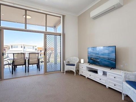 Walk On Birubi 1 / 40 Ocean Ave Pet Friendly WIFI Boat Parking & Water Views - Accommodation Main Beach 5