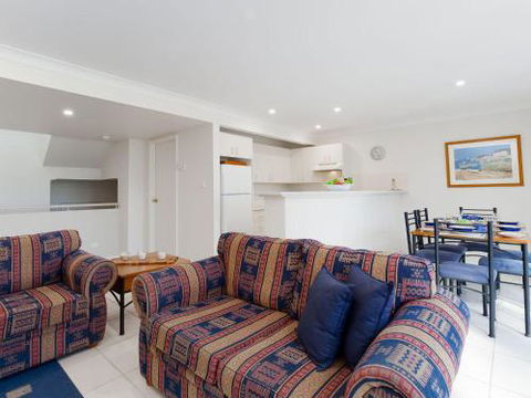 Walk On Birubi 1 / 40 Ocean Ave Pet Friendly WIFI Boat Parking & Water Views - Accommodation Main Beach 1