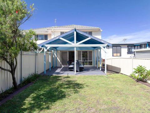 Walk On Birubi 1 / 40 Ocean Ave Pet Friendly WIFI Boat Parking & Water Views - Accommodation Main Beach 4