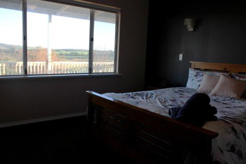 A Better Life Animal Sanctuary FarmStay Private Two Bedrooms Lounge Room & Bathroom & Toilet Shared Kitchen - Accommodation Main Beach 4