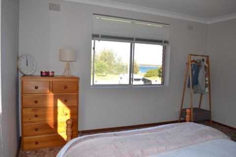 Apartment With Sweeping View Of The Bay 2 Bedrooms Sleeps 5 - Accommodation Main Beach 5