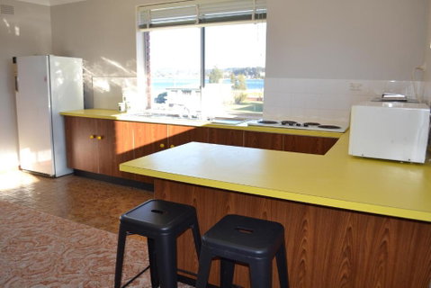 Apartment With Sweeping View Of The Bay 2 Bedrooms Sleeps 5 - Accommodation Main Beach 3