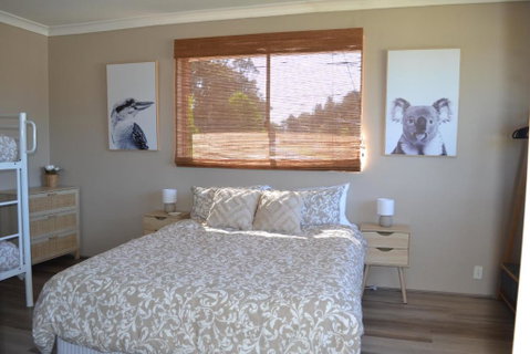 Apartment With Sweeping View Of The Bay 2 Bedrooms Sleeps 5 - Accommodation Main Beach 1