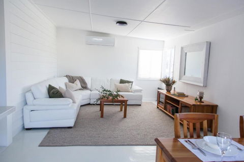 The Rested Guest 3 Bedroom Cottage West Wyalong - Accommodation Main Beach 3