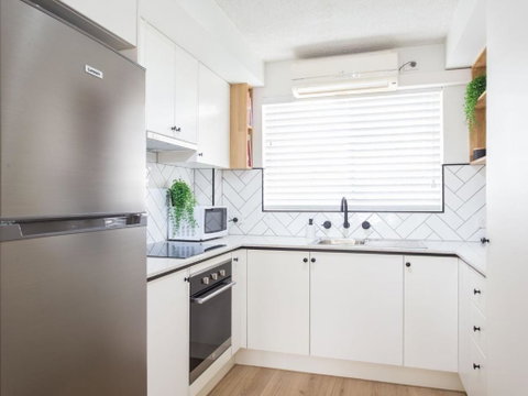 Lakes Way - Accommodation Main Beach 1