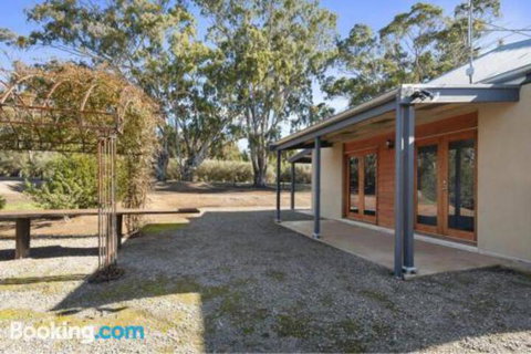 Mosss Place - Accommodation Main Beach 2