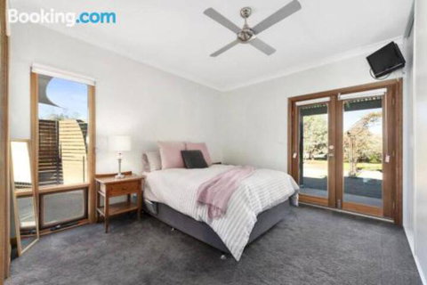 Mosss Place - Accommodation Main Beach 4