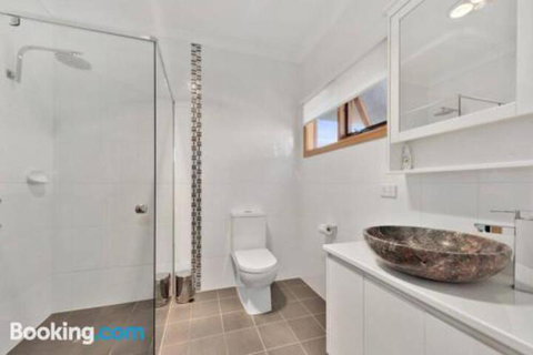 Mosss Place - Accommodation Main Beach 1