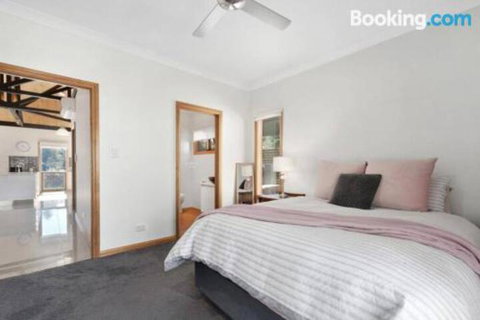 Mosss Place - Accommodation Main Beach 5