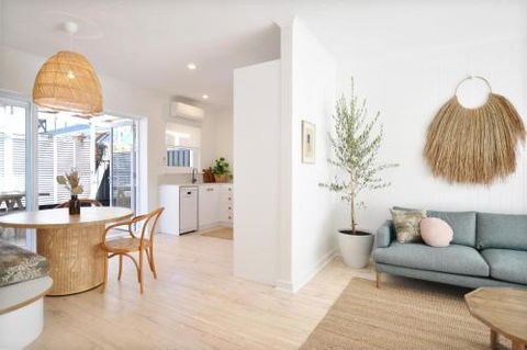 Pine At Arlos Refined Luxury In Glenelg - Accommodation Main Beach 1