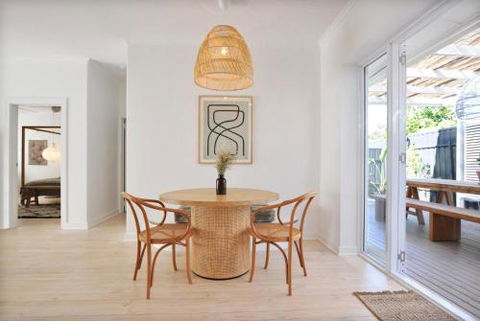 Pine At Arlos Refined Luxury In Glenelg - Accommodation Main Beach 5