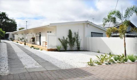 Pine At Arlos Refined Luxury In Glenelg - Accommodation Main Beach 6