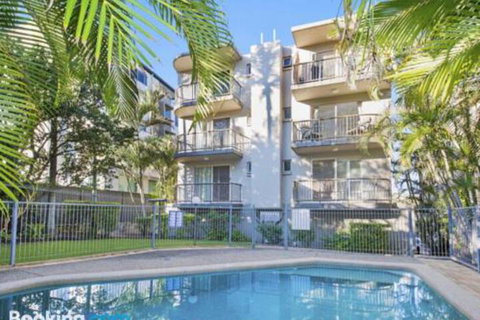 Unit 3 Emerald Shores Shipping Lane Views! - Accommodation Main Beach 4