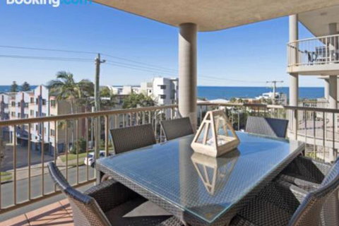 Unit 3 Emerald Shores Shipping Lane Views! - Accommodation Main Beach 6