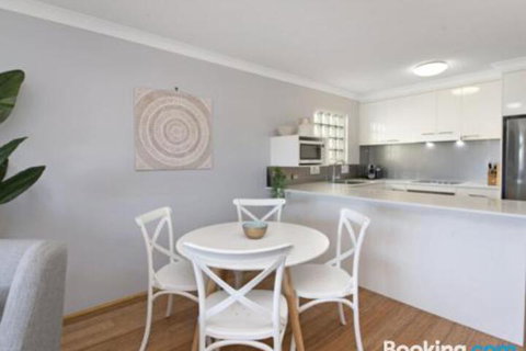 Unit 3 Emerald Shores Shipping Lane Views! - Accommodation Main Beach 0