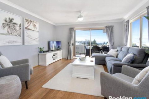 Unit 3 Emerald Shores Shipping Lane Views! - Accommodation Main Beach 3