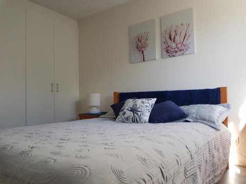 Kings Beach Ocean Front Views Private Balcony Overlooking Kings Beach - Accommodation Main Beach 6