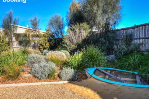 At The Beach - Accommodation Main Beach 2