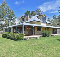 Soldiers Cottage picturebook vineyard home - Accommodation Main Beach