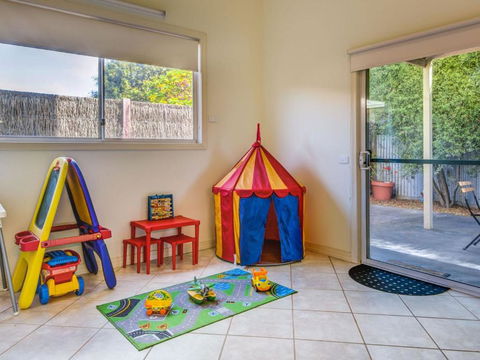 Cuttriss By The Beach - Accommodation Main Beach 1