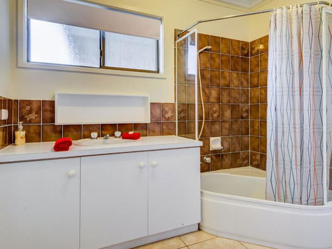Cuttriss By The Beach - Accommodation Main Beach 4