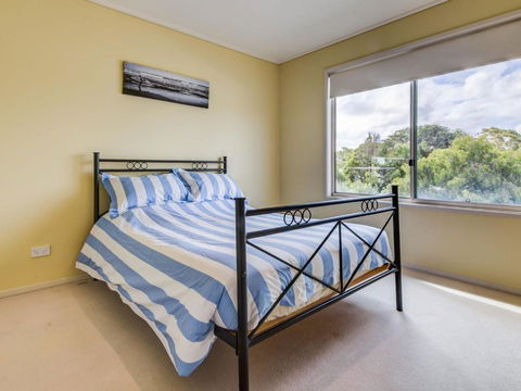 Cuttriss By The Beach - Accommodation Main Beach 3