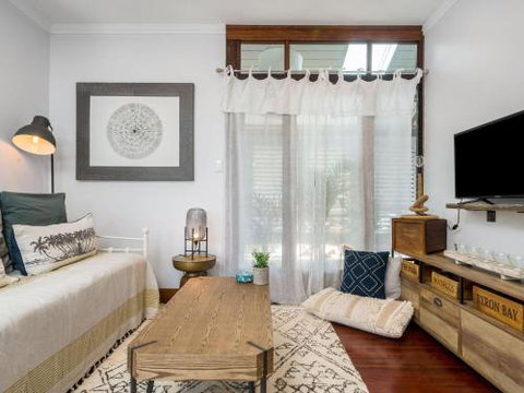 Black Beauty Studio - Accommodation Main Beach 6