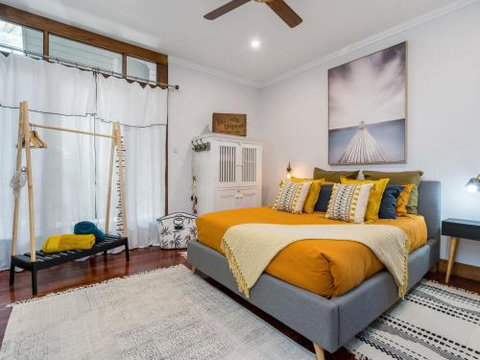 Black Beauty Studio - Accommodation Main Beach 4
