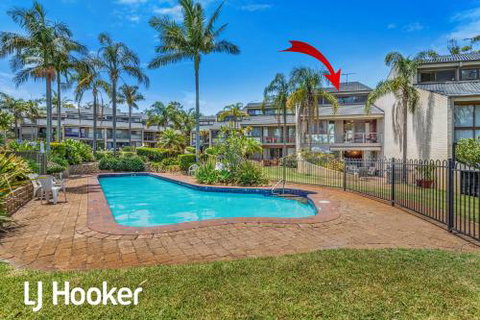 Amazing Waterfront Location Pool Beach Water Views Tropical Gardens - Accommodation Main Beach 1