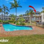 Amazing Waterfront Location Pool Beach Water Views Tropical Gardens - Accommodation Main Beach 0