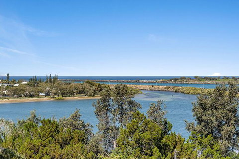 Shawhaven - Accommodation Main Beach 0