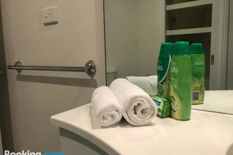 Townsville Strand Lighthouse Apartment 3 - Accommodation Main Beach 2