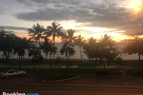 Townsville Strand Lighthouse Apartment 3 - Accommodation Main Beach 1
