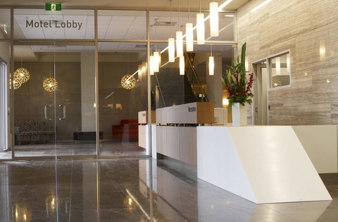 Mantra Melbourne Melton - Accommodation Main Beach 2