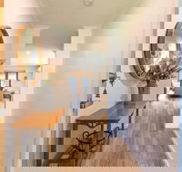 Lake Edge Retreat - Accommodation Main Beach