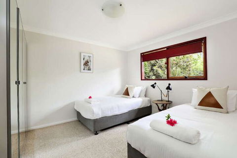 Mountain Den - Accommodation Main Beach 3