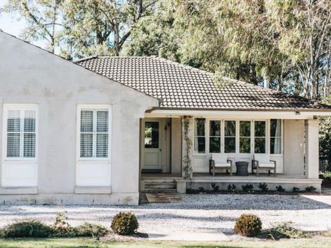 KIRRIEMUIR Burradoo Southern Highlands 4pm Check Out Sunday - Accommodation Main Beach 0